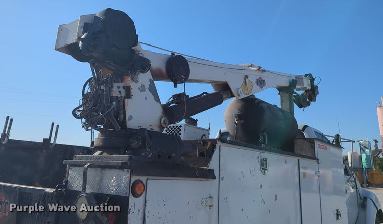 image for item EQ2260 2015 Ford F650 utility / service truck