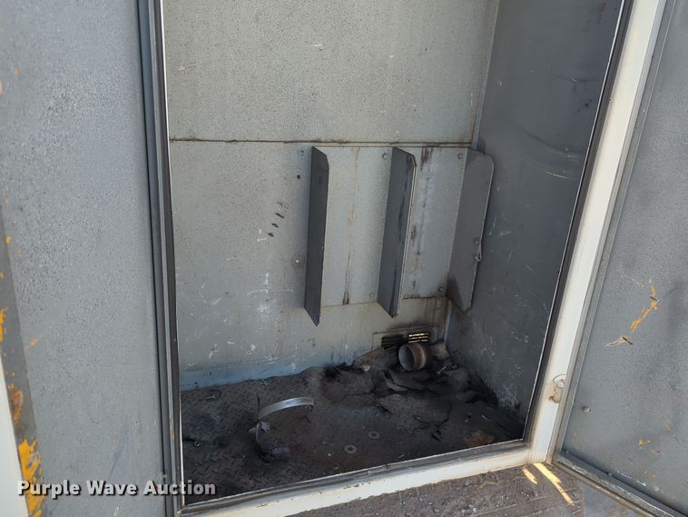 image for item EQ2260 2015 Ford F650 utility / service truck