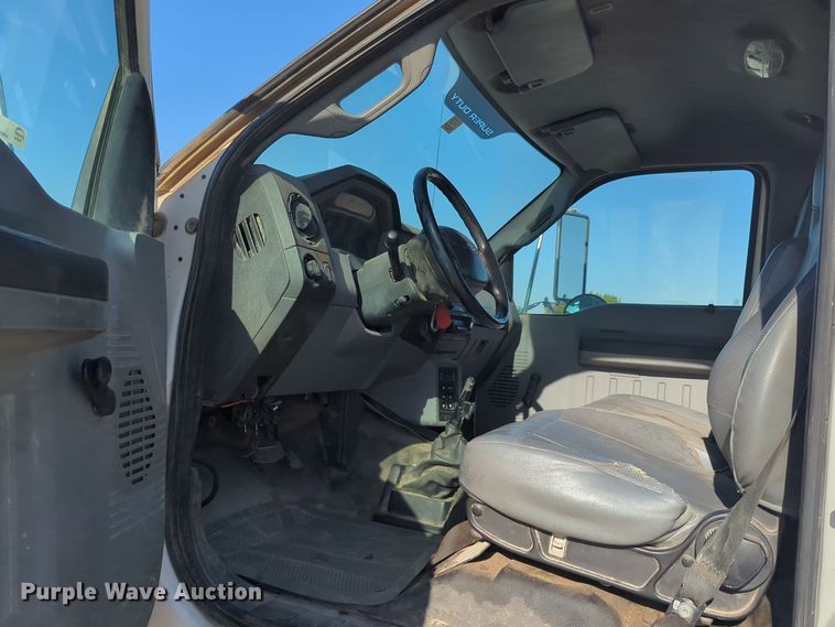 image for item EQ2260 2015 Ford F650 utility / service truck