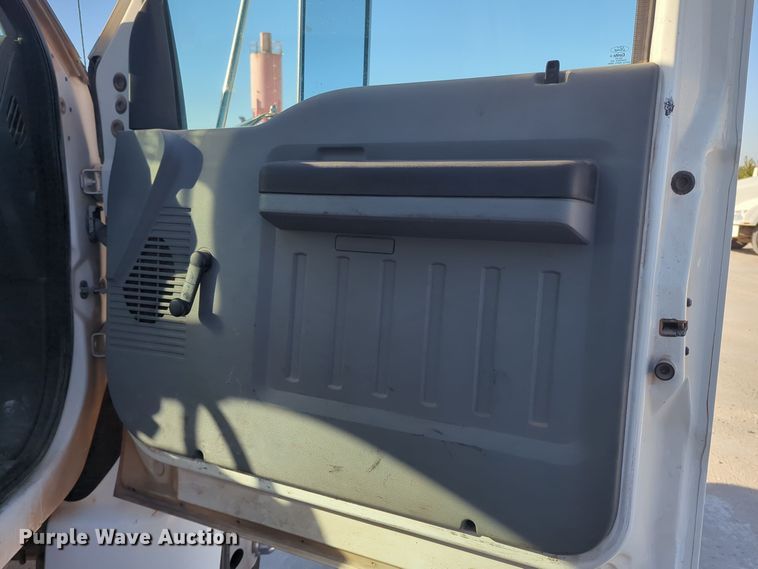 image for item EQ2260 2015 Ford F650 utility / service truck