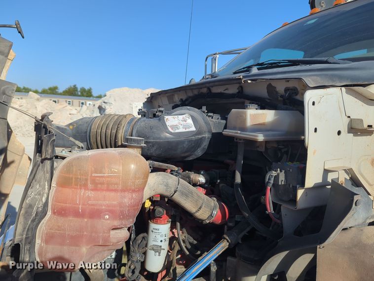 image for item EQ2260 2015 Ford F650 utility / service truck