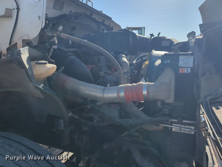 image for item EQ2260 2015 Ford F650 utility / service truck