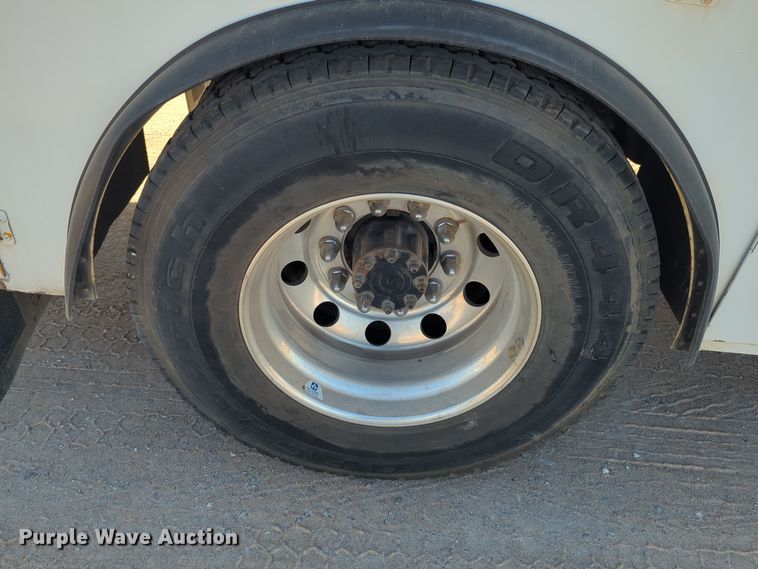 image for item EQ2260 2015 Ford F650 utility / service truck