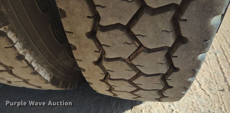 image for item EQ2260 2015 Ford F650 utility / service truck