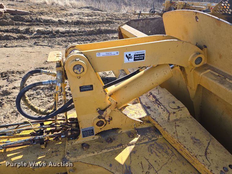 image for item EQ6744 2007 John Deere  1814C  scraper