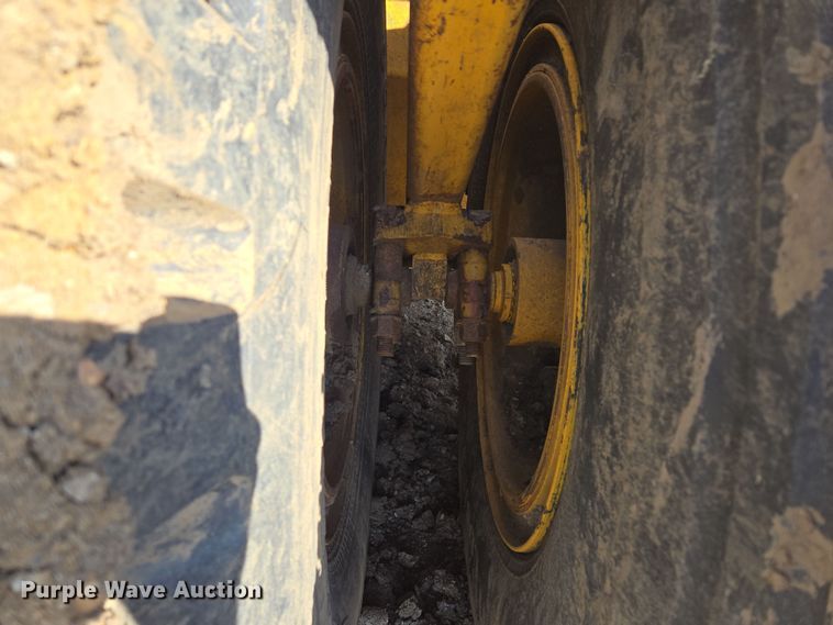 image for item EQ6744 2007 John Deere  1814C  scraper