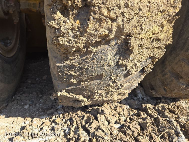 image for item EQ6744 2007 John Deere  1814C  scraper