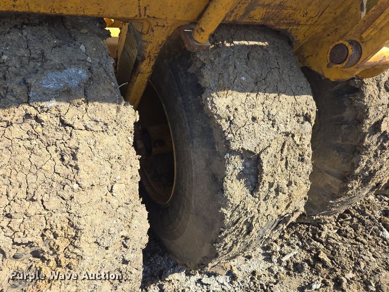 image for item EQ6744 2007 John Deere  1814C  scraper