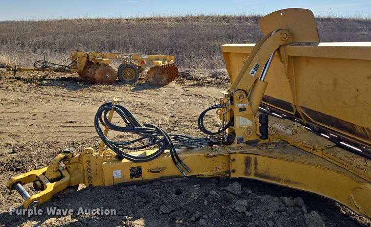 image for item EQ6747 2007 John Deere  1814C  scraper
