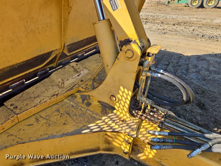 image for item EQ6747 2007 John Deere  1814C  scraper