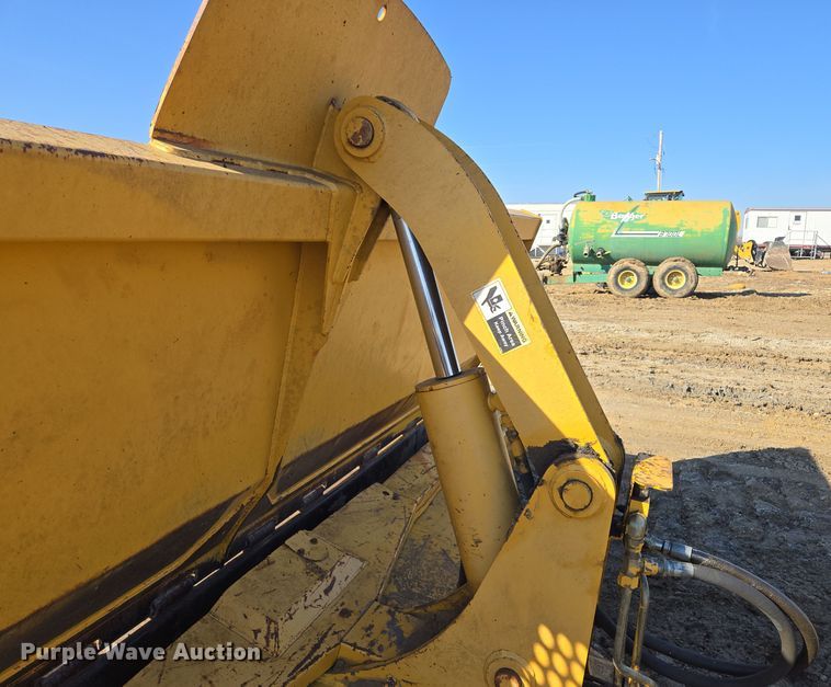 image for item EQ6747 2007 John Deere  1814C  scraper