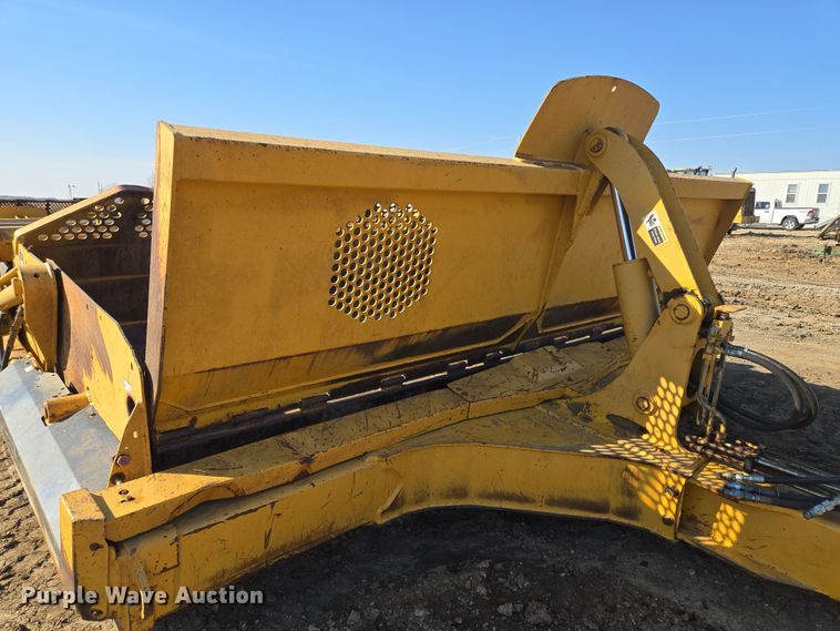 image for item EQ6747 2007 John Deere  1814C  scraper