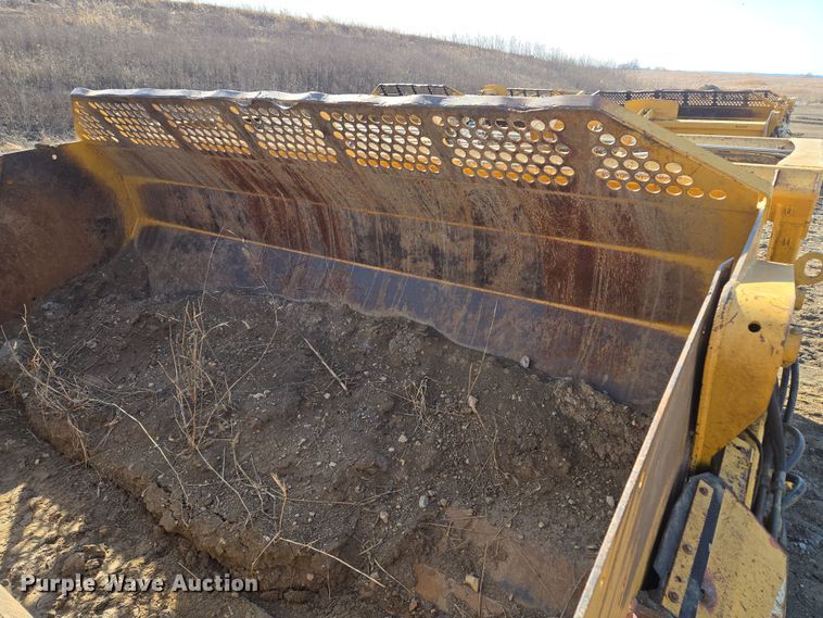 image for item EQ6747 2007 John Deere  1814C  scraper