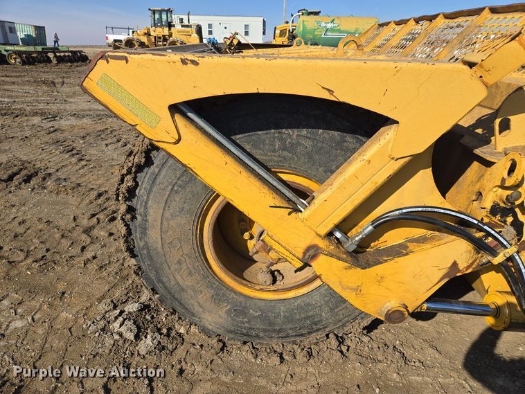 image for item EQ6747 2007 John Deere  1814C  scraper