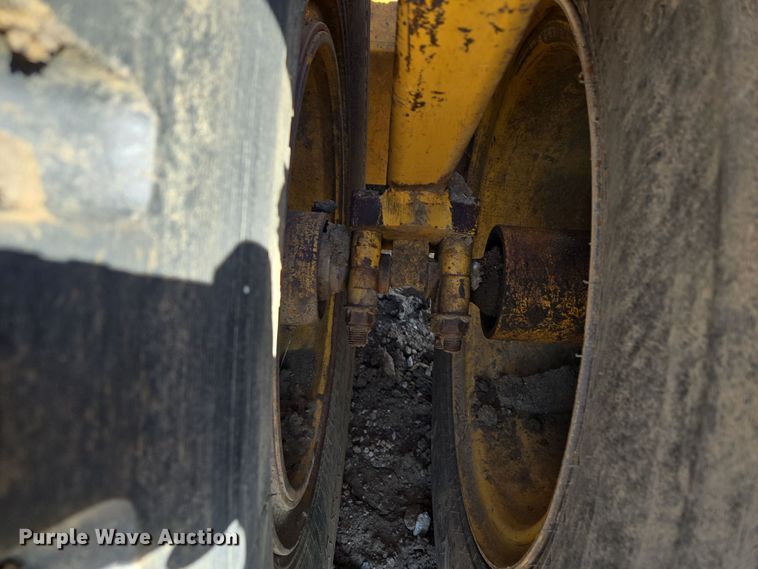 image for item EQ6747 2007 John Deere  1814C  scraper