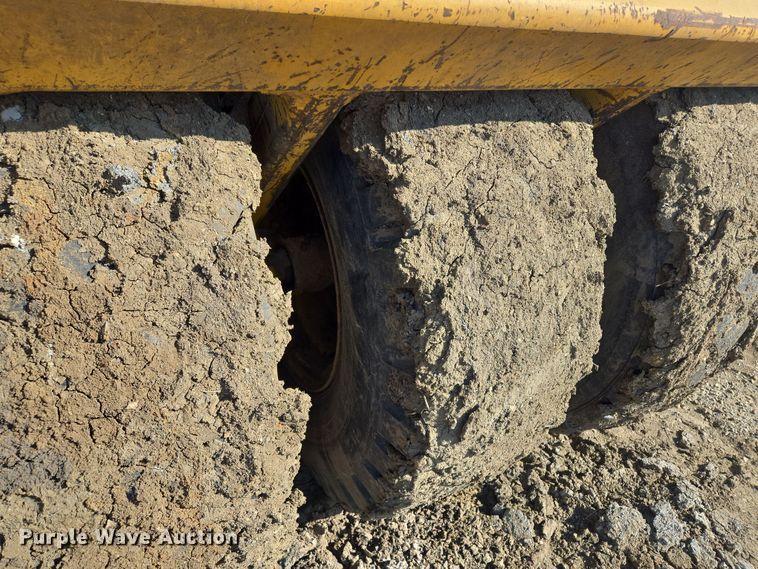 image for item EQ6747 2007 John Deere  1814C  scraper