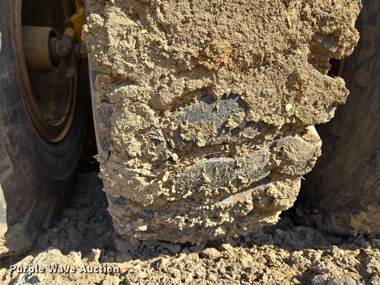 image for item EQ6747 2007 John Deere  1814C  scraper