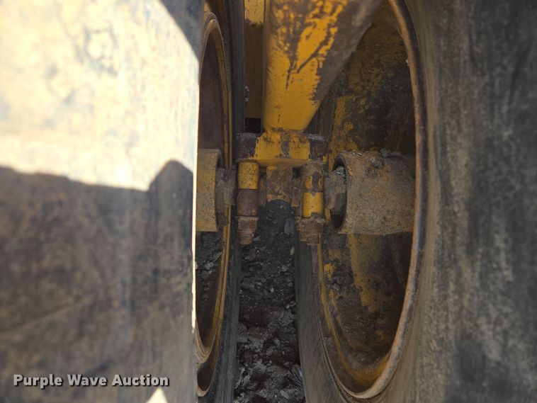 image for item EQ6747 2007 John Deere  1814C  scraper