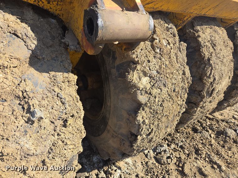 image for item EQ6747 2007 John Deere  1814C  scraper