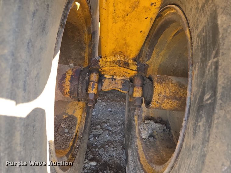 image for item EQ6747 2007 John Deere  1814C  scraper