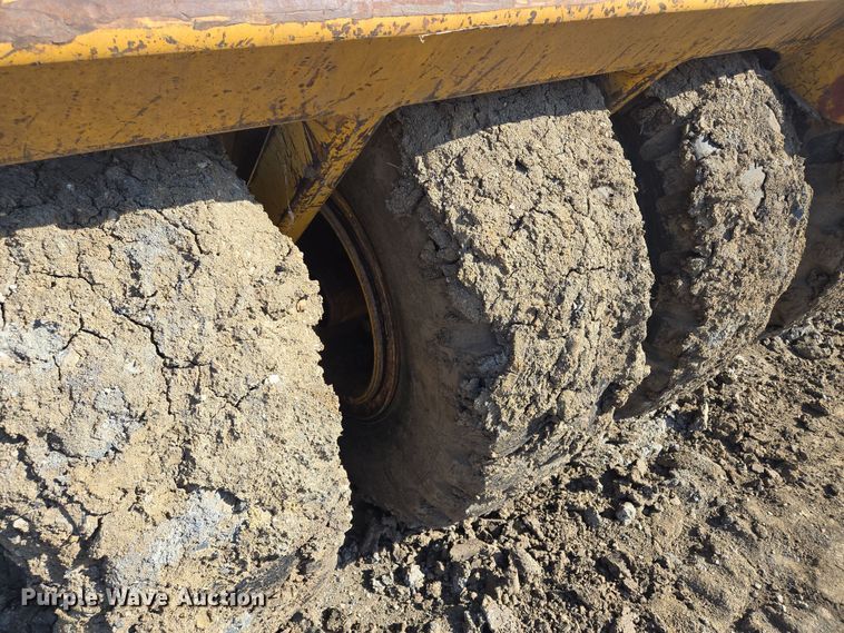 image for item EQ6747 2007 John Deere  1814C  scraper