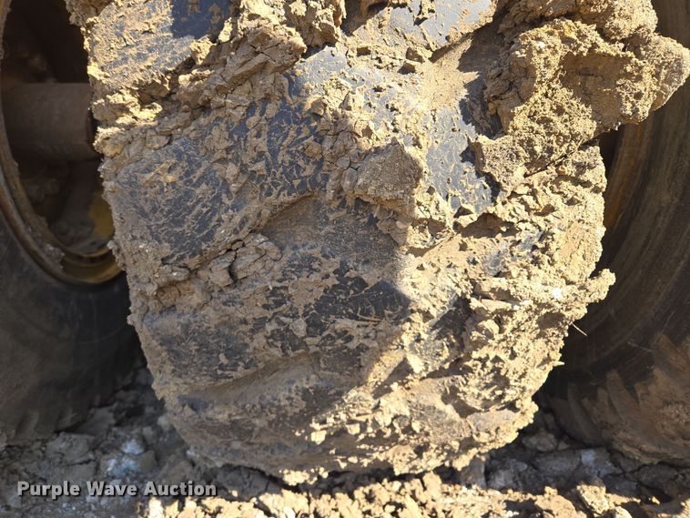 image for item EQ6747 2007 John Deere  1814C  scraper