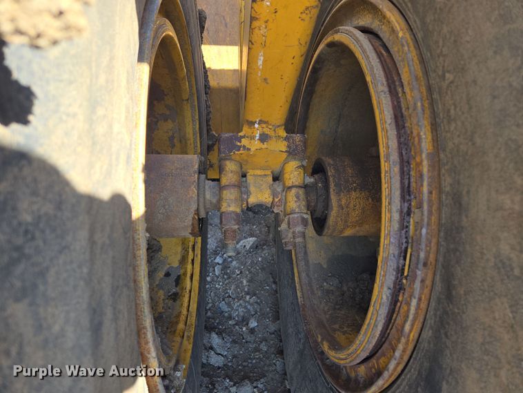 image for item EQ6747 2007 John Deere  1814C  scraper