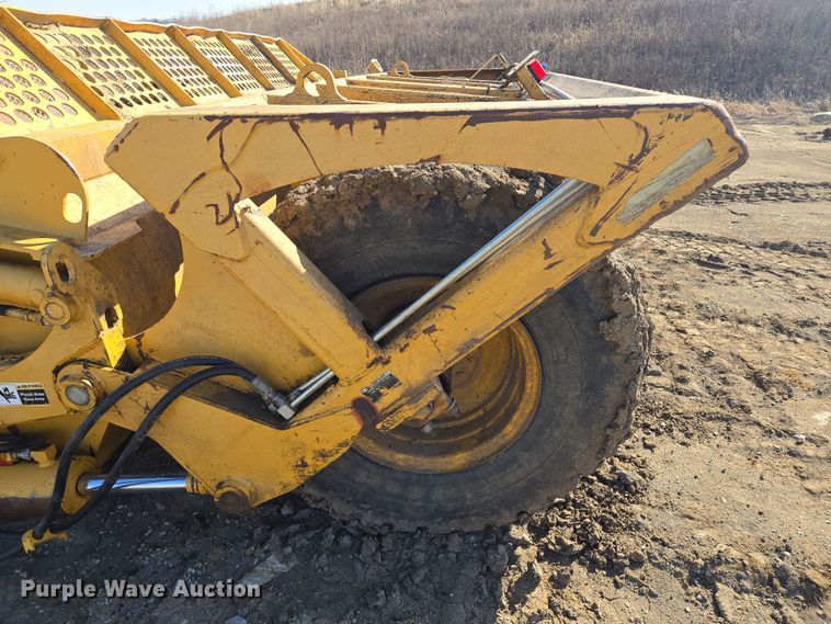 image for item EQ6747 2007 John Deere  1814C  scraper