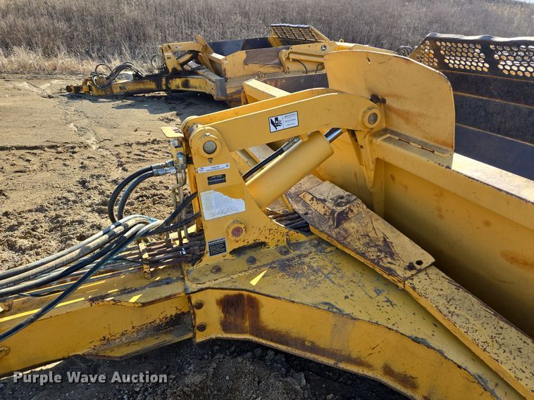 image for item EQ6748 2006 John Deere  1814C  scraper