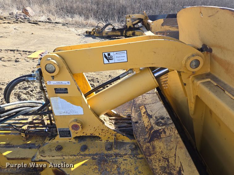 image for item EQ6748 2006 John Deere  1814C  scraper