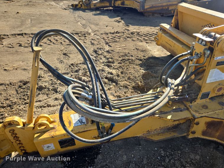 image for item EQ6748 2006 John Deere  1814C  scraper