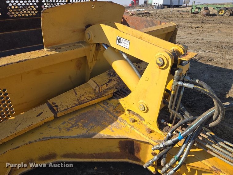 image for item EQ6748 2006 John Deere  1814C  scraper