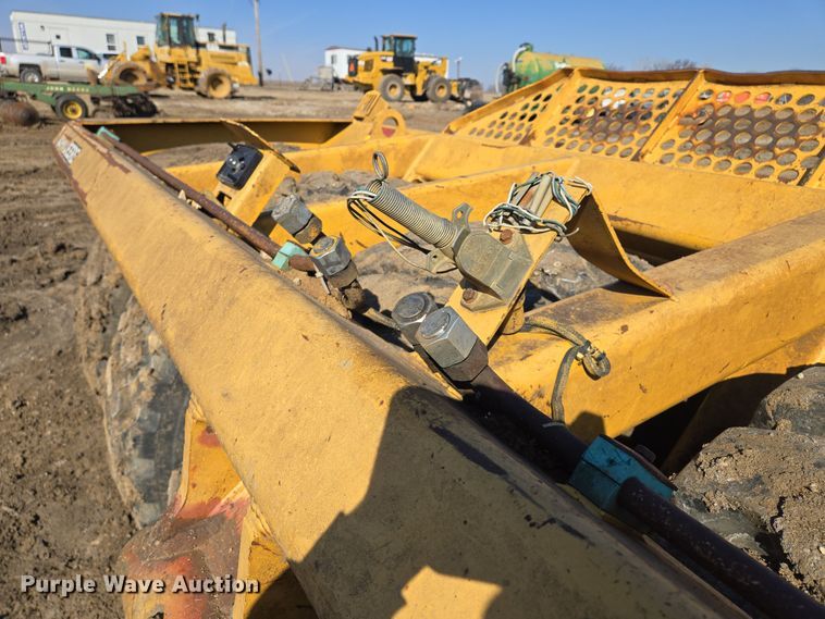 image for item EQ6748 2006 John Deere  1814C  scraper