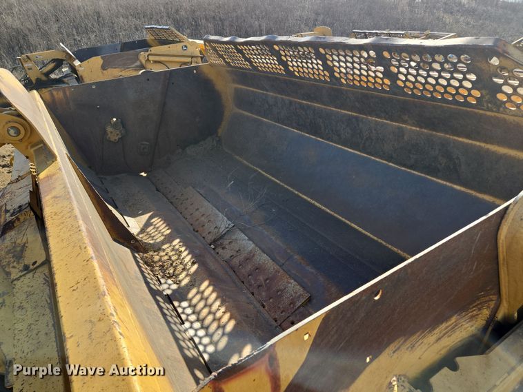 image for item EQ6748 2006 John Deere  1814C  scraper