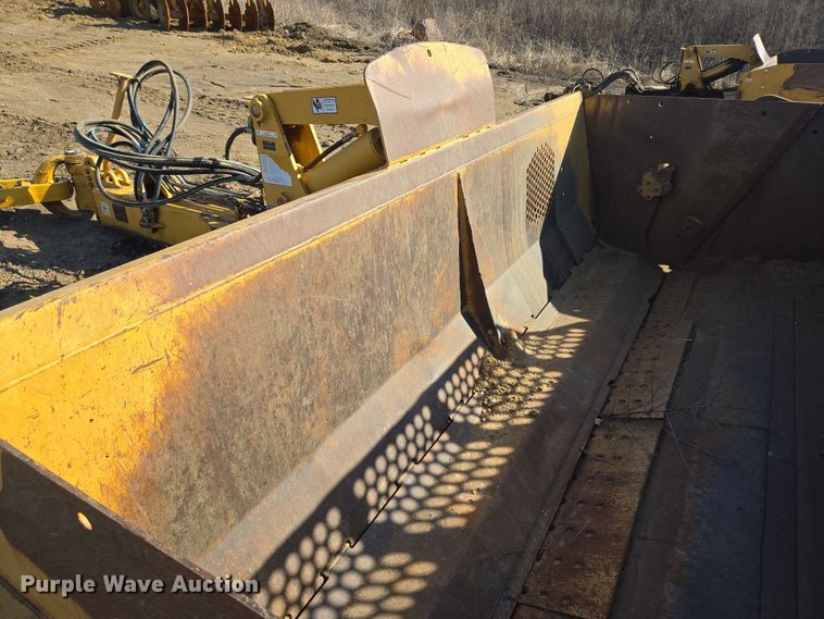 image for item EQ6748 2006 John Deere  1814C  scraper