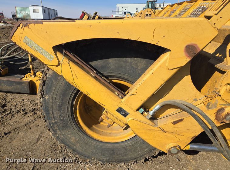 image for item EQ6748 2006 John Deere  1814C  scraper