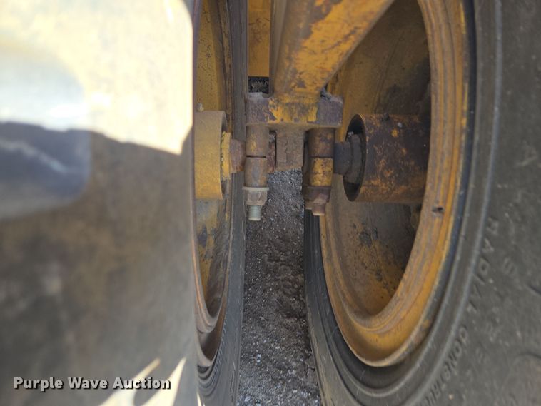 image for item EQ6748 2006 John Deere  1814C  scraper