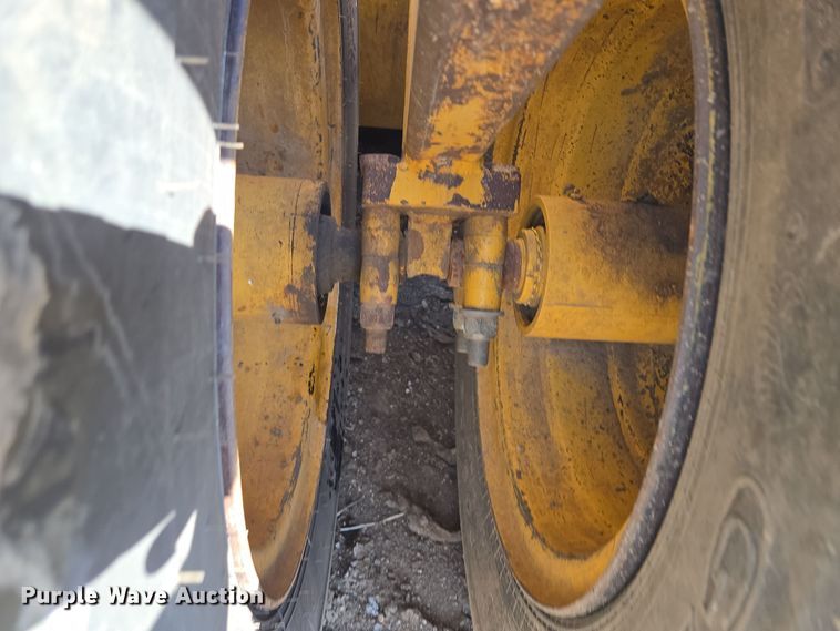 image for item EQ6748 2006 John Deere  1814C  scraper