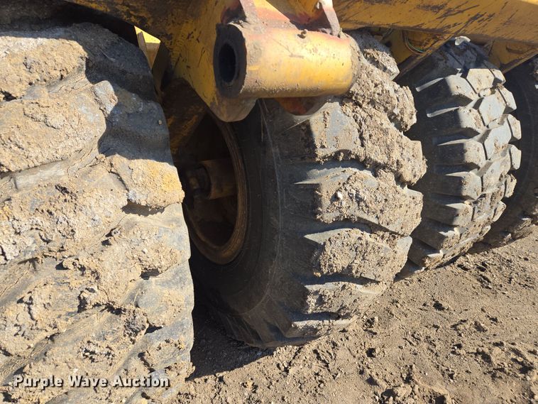 image for item EQ6748 2006 John Deere  1814C  scraper