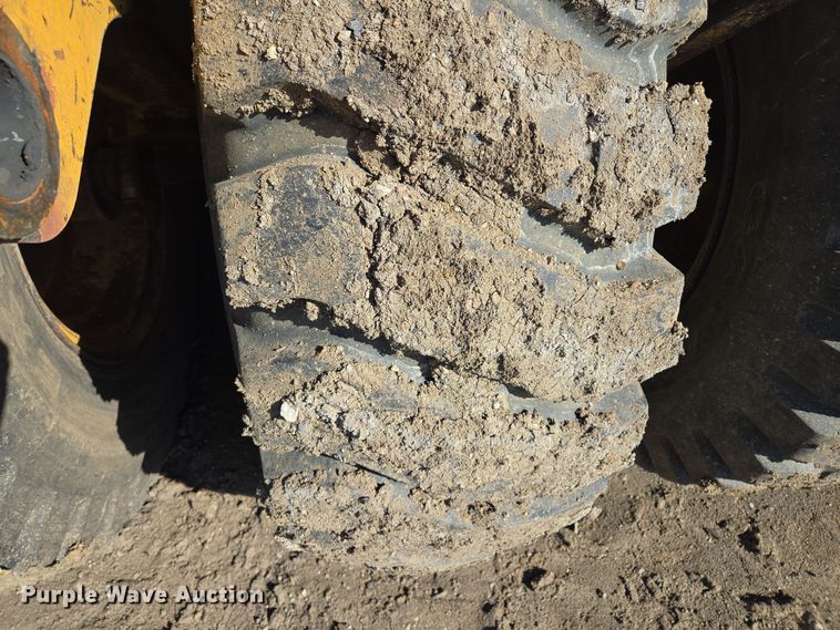 image for item EQ6748 2006 John Deere  1814C  scraper