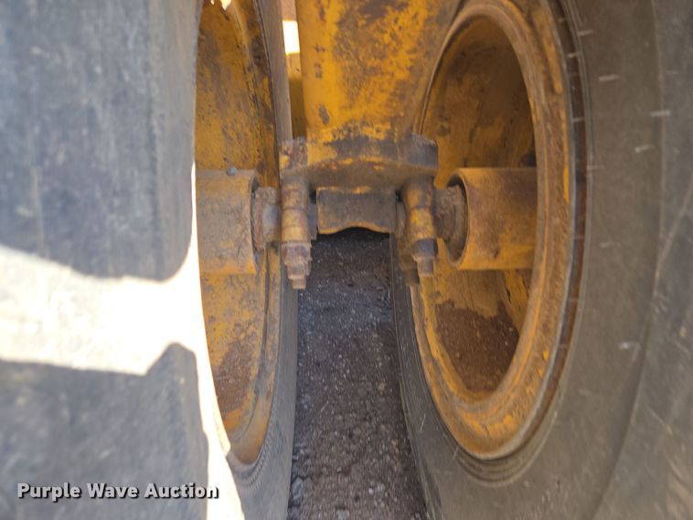 image for item EQ6748 2006 John Deere  1814C  scraper