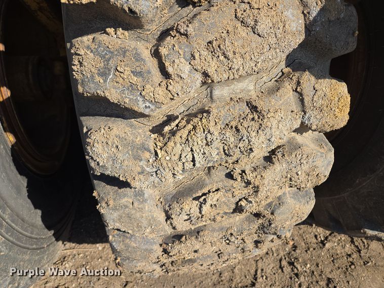 image for item EQ6748 2006 John Deere  1814C  scraper