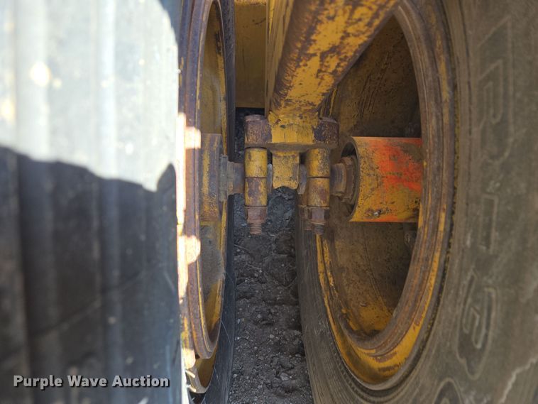 image for item EQ6748 2006 John Deere  1814C  scraper