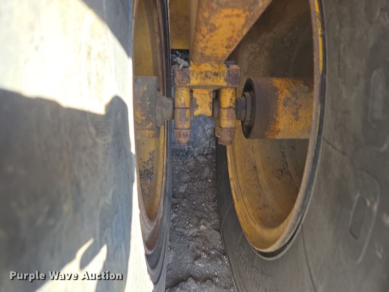 image for item EQ6748 2006 John Deere  1814C  scraper