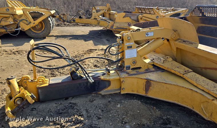 image for item EQ6750 2006 John Deere  1814C  scraper