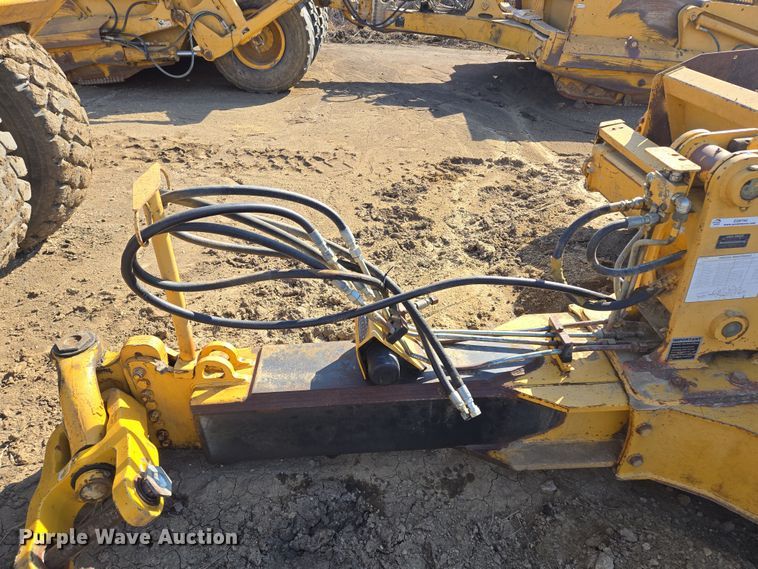 image for item EQ6750 2006 John Deere  1814C  scraper