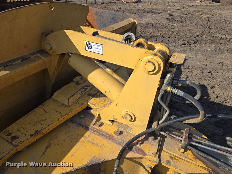 image for item EQ6750 2006 John Deere  1814C  scraper