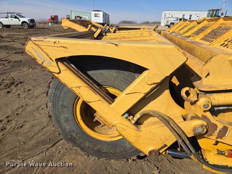 image for item EQ6750 2006 John Deere  1814C  scraper