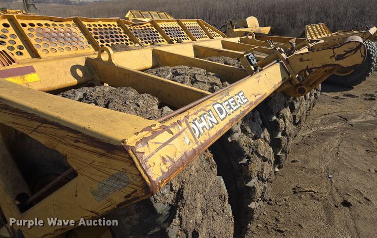 image for item EQ6750 2006 John Deere  1814C  scraper
