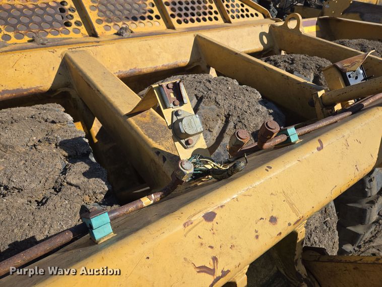 image for item EQ6750 2006 John Deere  1814C  scraper